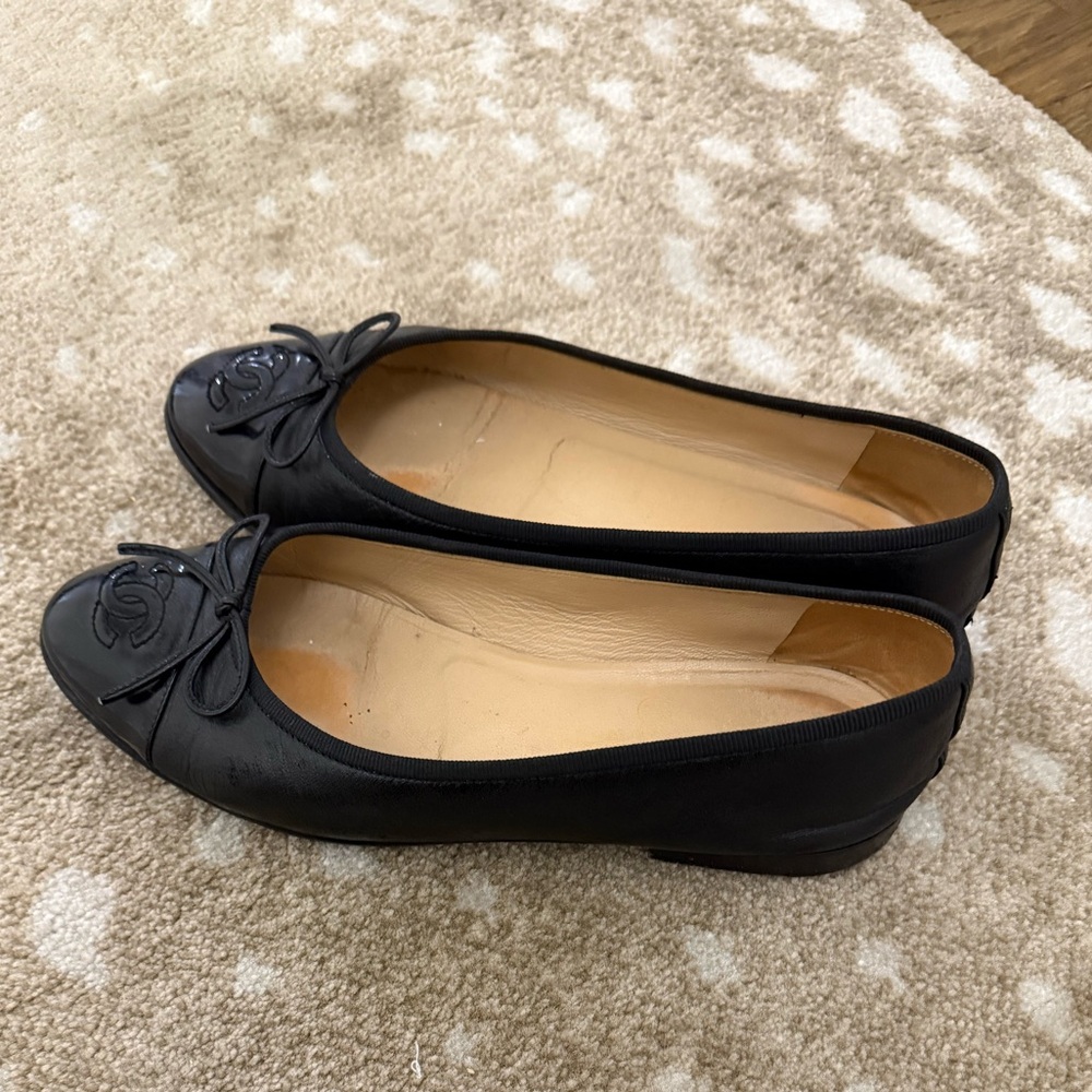 Chanel black Ballet Flats with Logo Detail